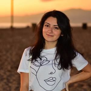 Meet your Posher, Ariana